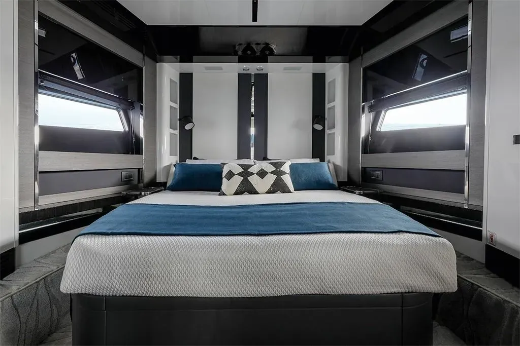 2025 Azimut S8 Image Thumbnail #17