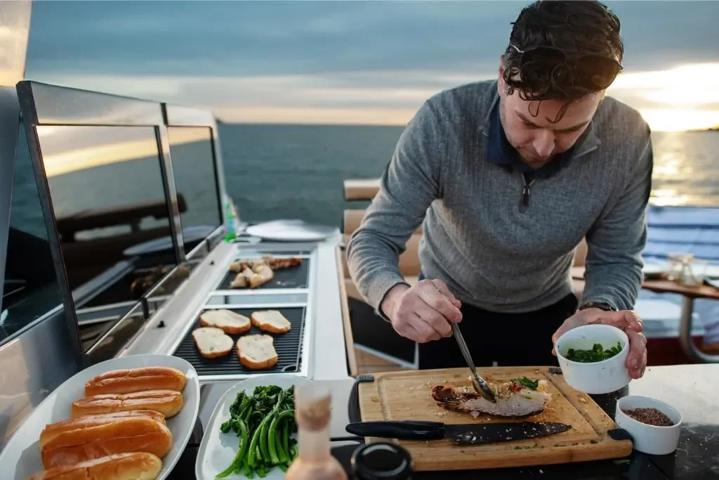 2025 Aviara AV40 Outboard Image Thumbnail #9