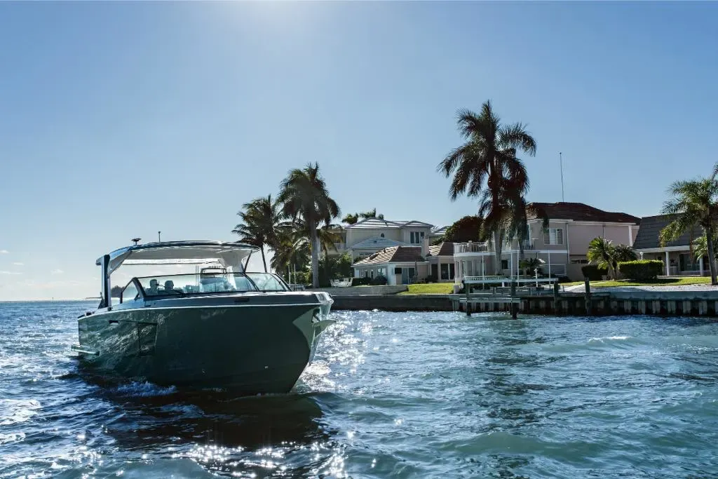 2025 Aviara AV40 Outboard Image Thumbnail #2