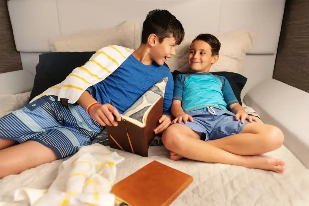 2025 Aviara AV40 Outboard Image Thumbnail #11