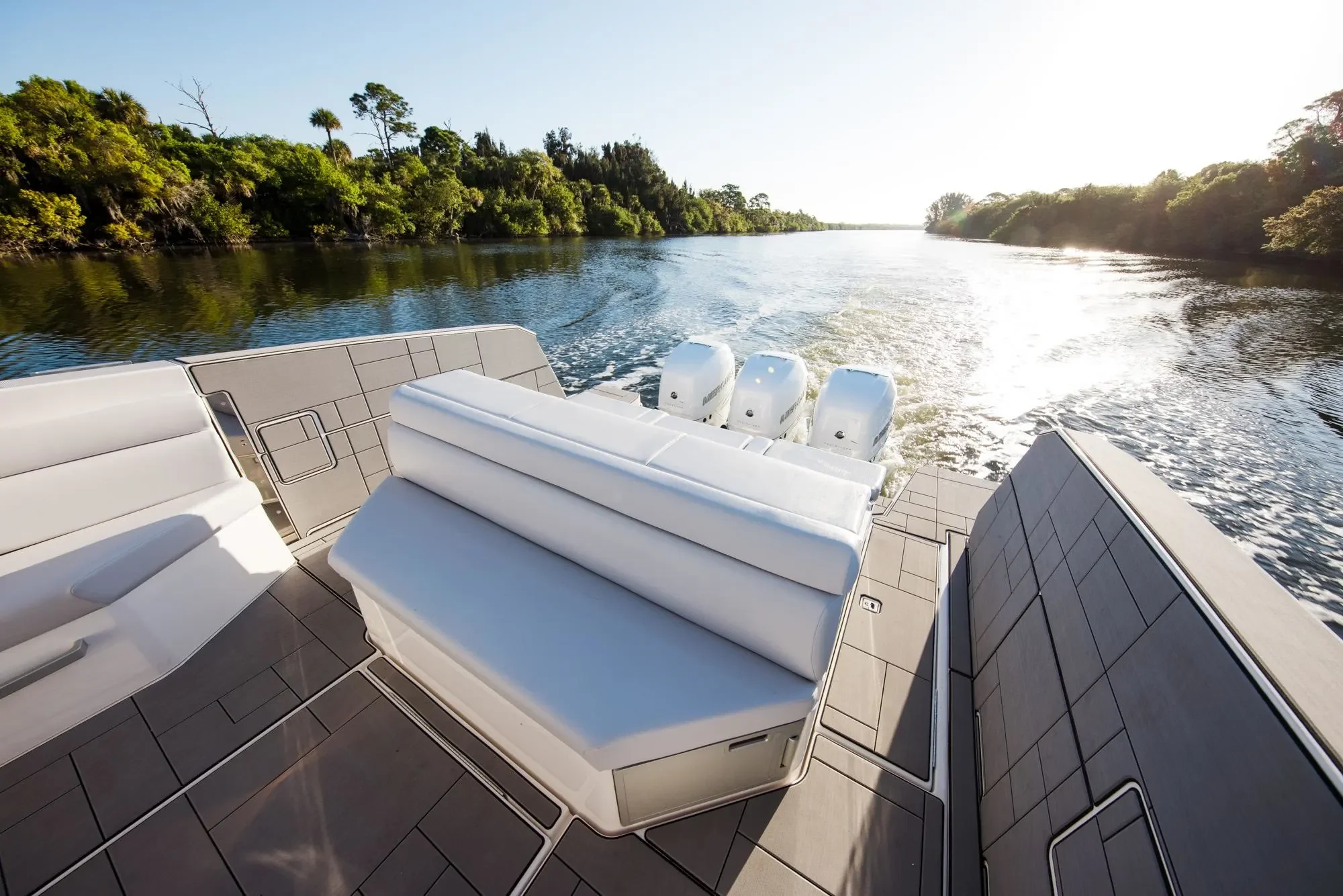 2025 Aviara AV40 Outboard Image Thumbnail #15