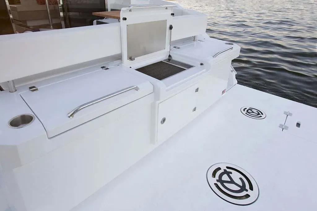 2026 Cruisers Yachts 42 Cantius Image Thumbnail #4