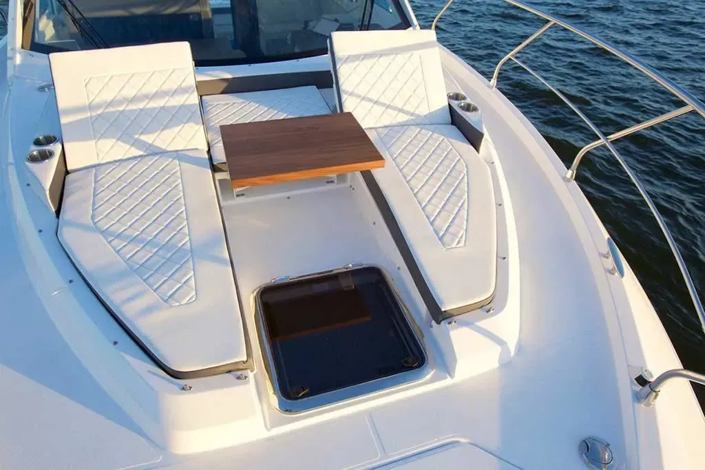2026 Cruisers Yachts 42 Cantius Image Thumbnail #3