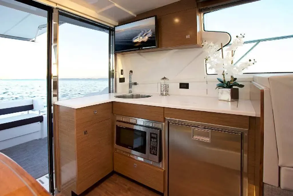 2026 Cruisers Yachts 42 Cantius Image Thumbnail #6