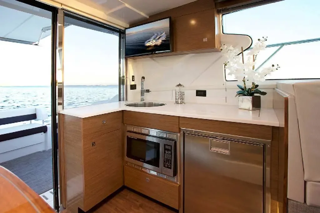 2026 Cruisers Yachts 42 Cantius Image Thumbnail #6