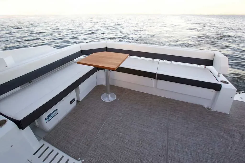 2026 Cruisers Yachts 42 Cantius Image Thumbnail #5