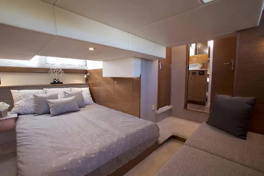 2026 Cruisers Yachts 42 Cantius Image Thumbnail #10