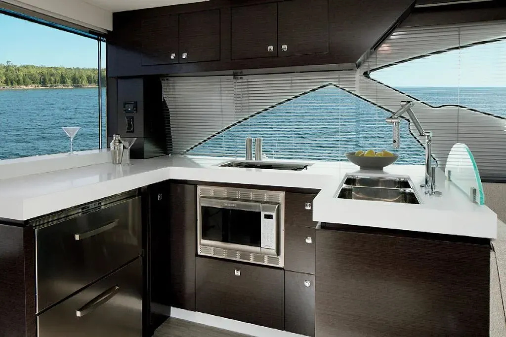 2025 Cruisers Yachts 60 Cantius Image Thumbnail #7
