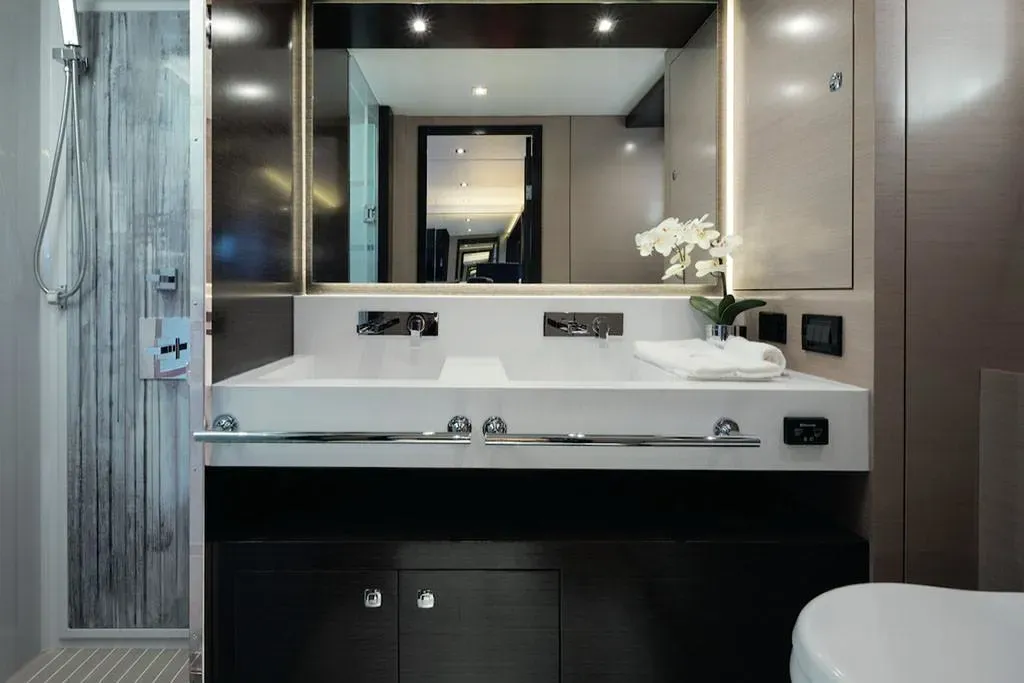 2025 Cruisers Yachts 60 Cantius Image Thumbnail #19