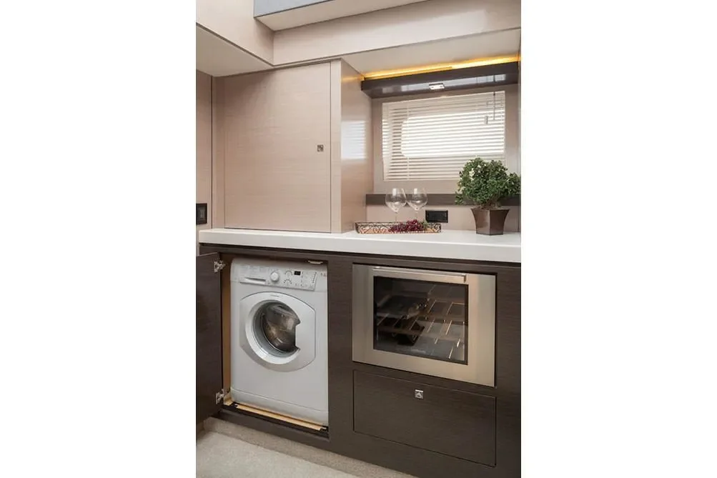 2026 Cruisers Yachts 60 Cantius Image Thumbnail #18