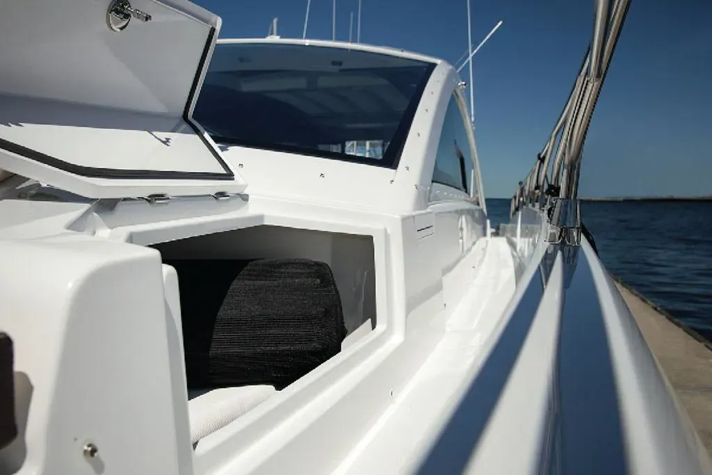 2026 Cruisers Yachts 60 Cantius Image Thumbnail #4