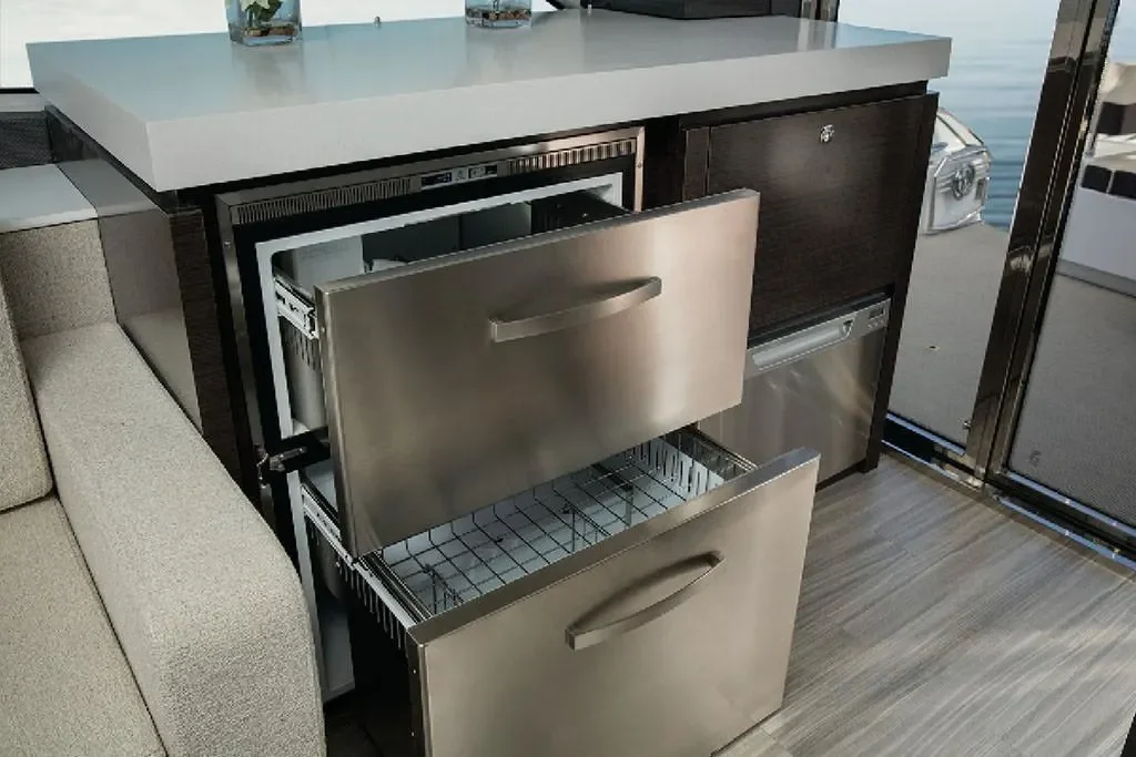 2026 Cruisers Yachts 60 Cantius Image Thumbnail #12