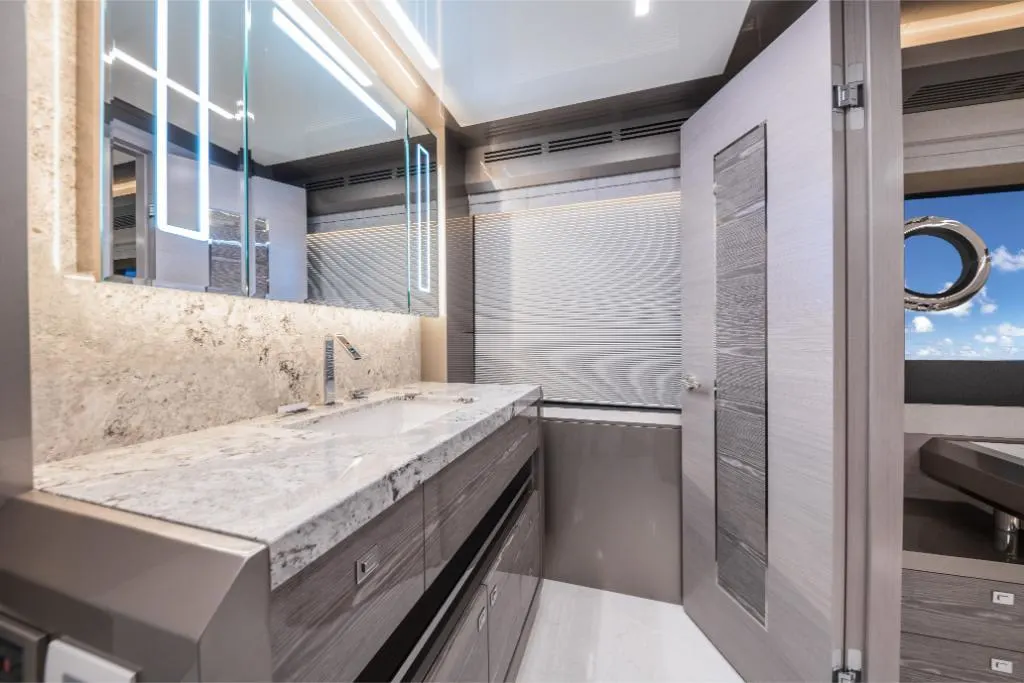 2023 Ocean Alexander
                                                             27E Image Thumbnail #45