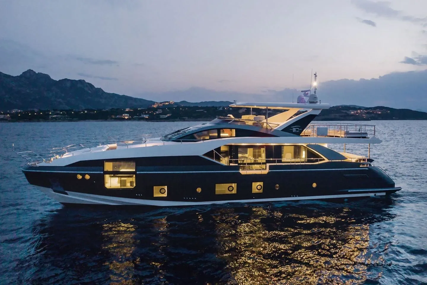 2026 Azimut Grande 27M Image Thumbnail #3