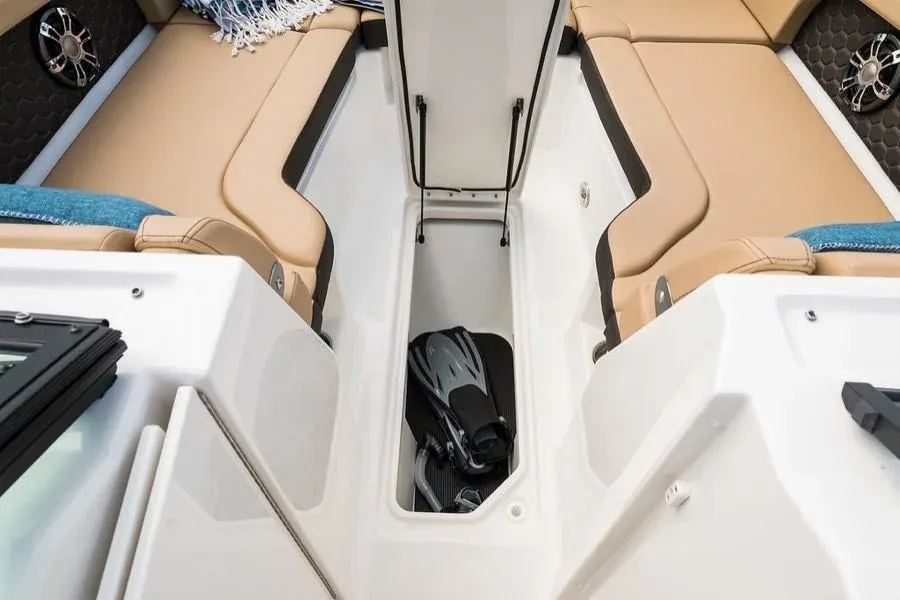 2025 Sea Ray SDX 290 Outboard Image Thumbnail #17