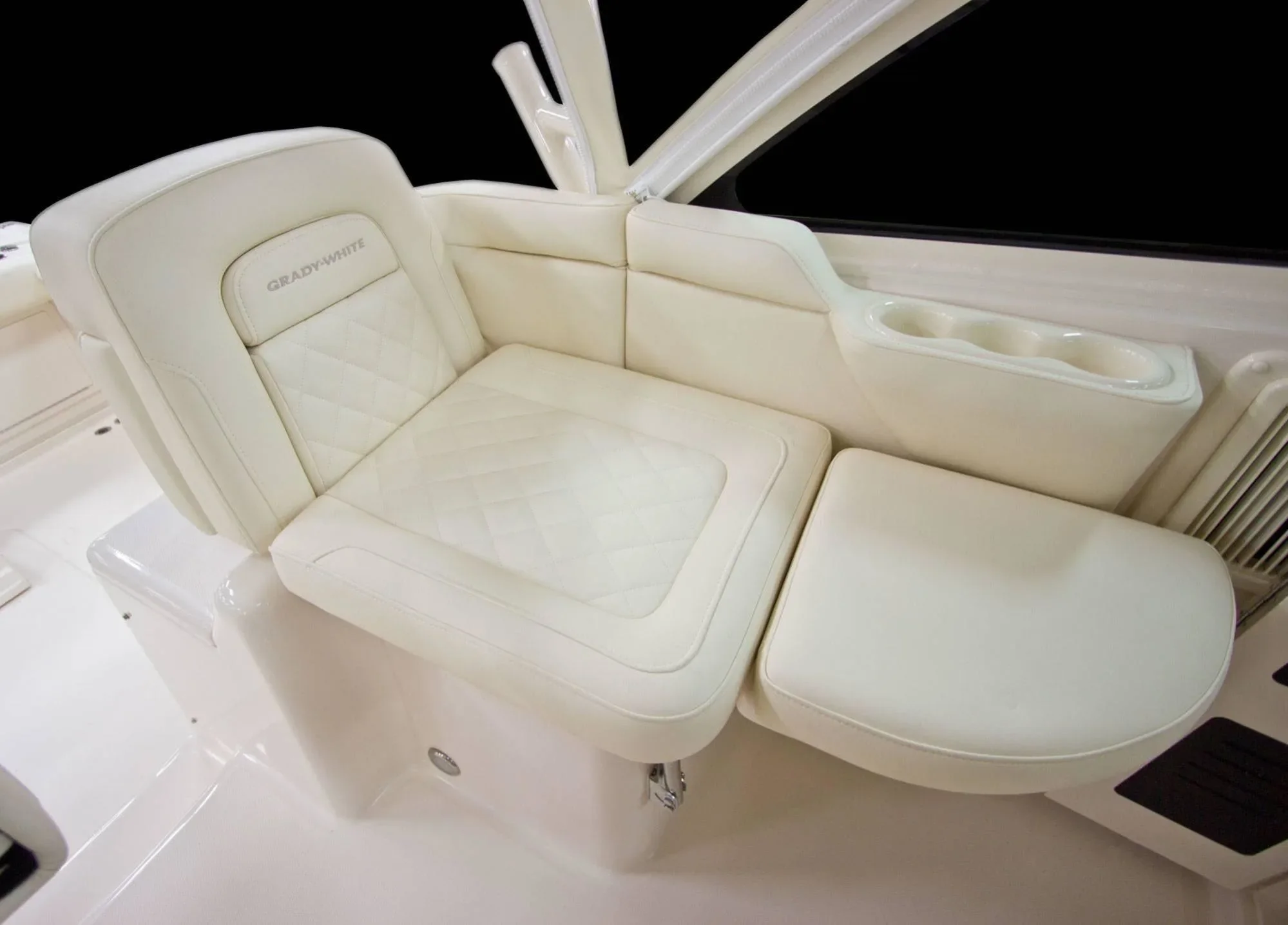 2026 Grady-White Express 330 Image Thumbnail #9