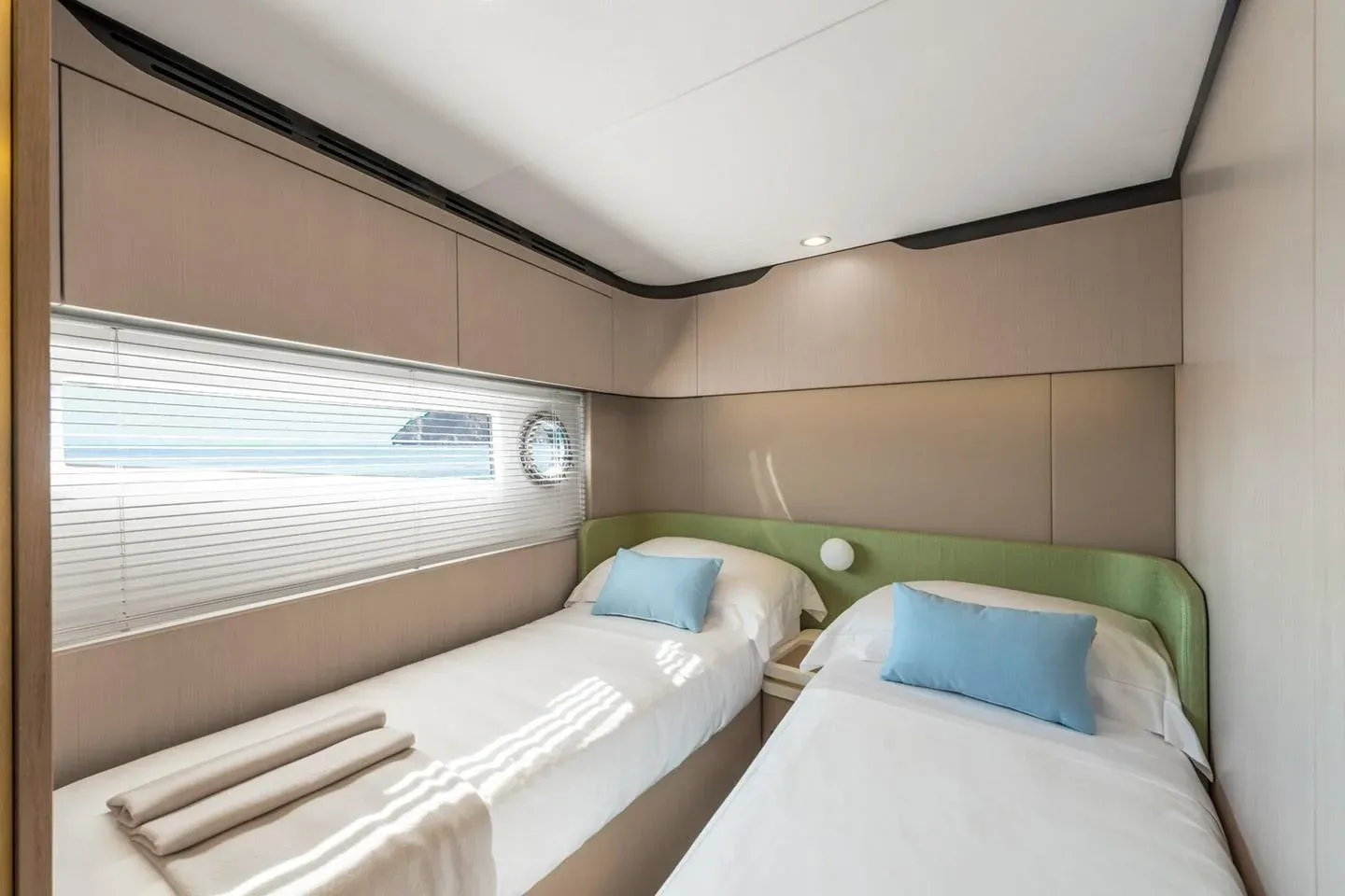 2026 Azimut Fly 60 Image Thumbnail #16
