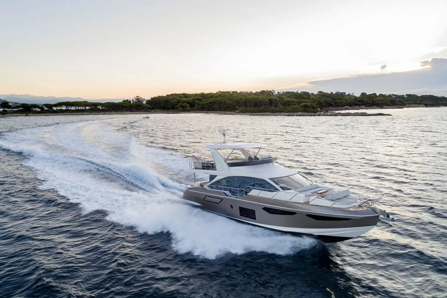 2026 Azimut Fly 60 Image Thumbnail #3