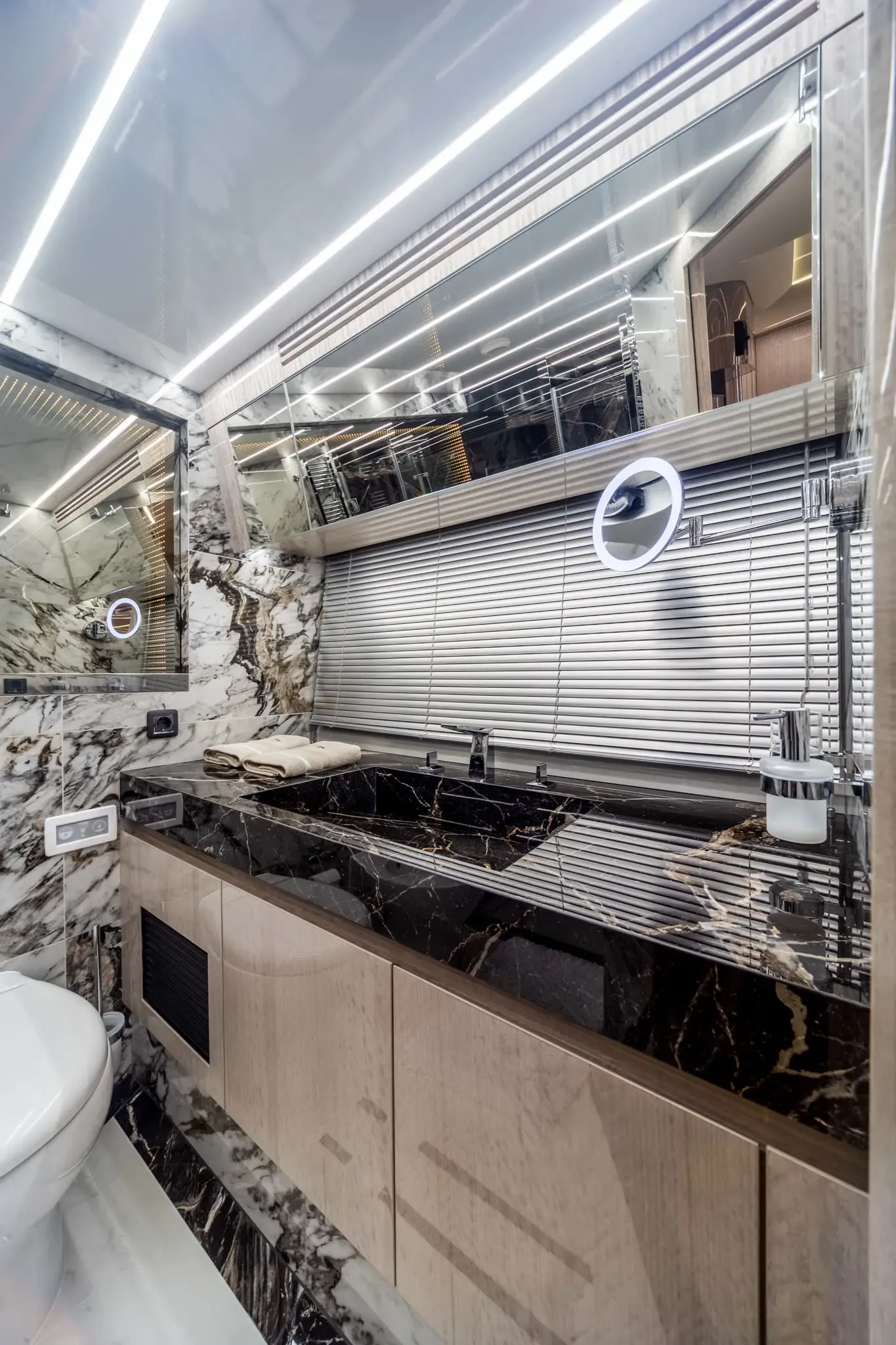 2026 Galeon
                                                             700 SKY Image Thumbnail #54