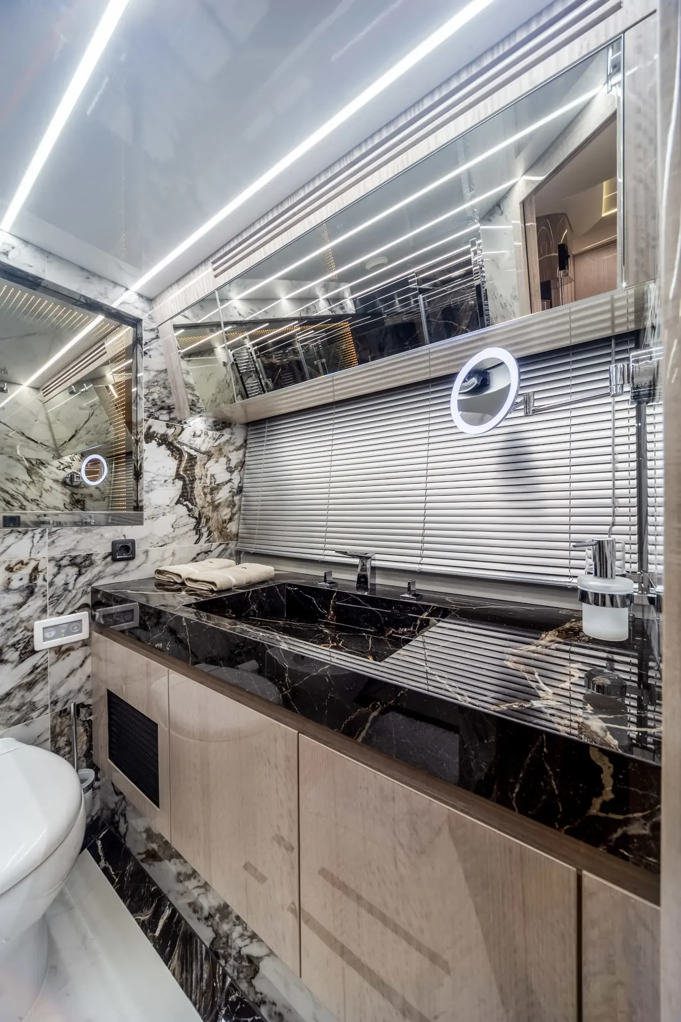 2026 Galeon 700 SKY Image Thumbnail #54