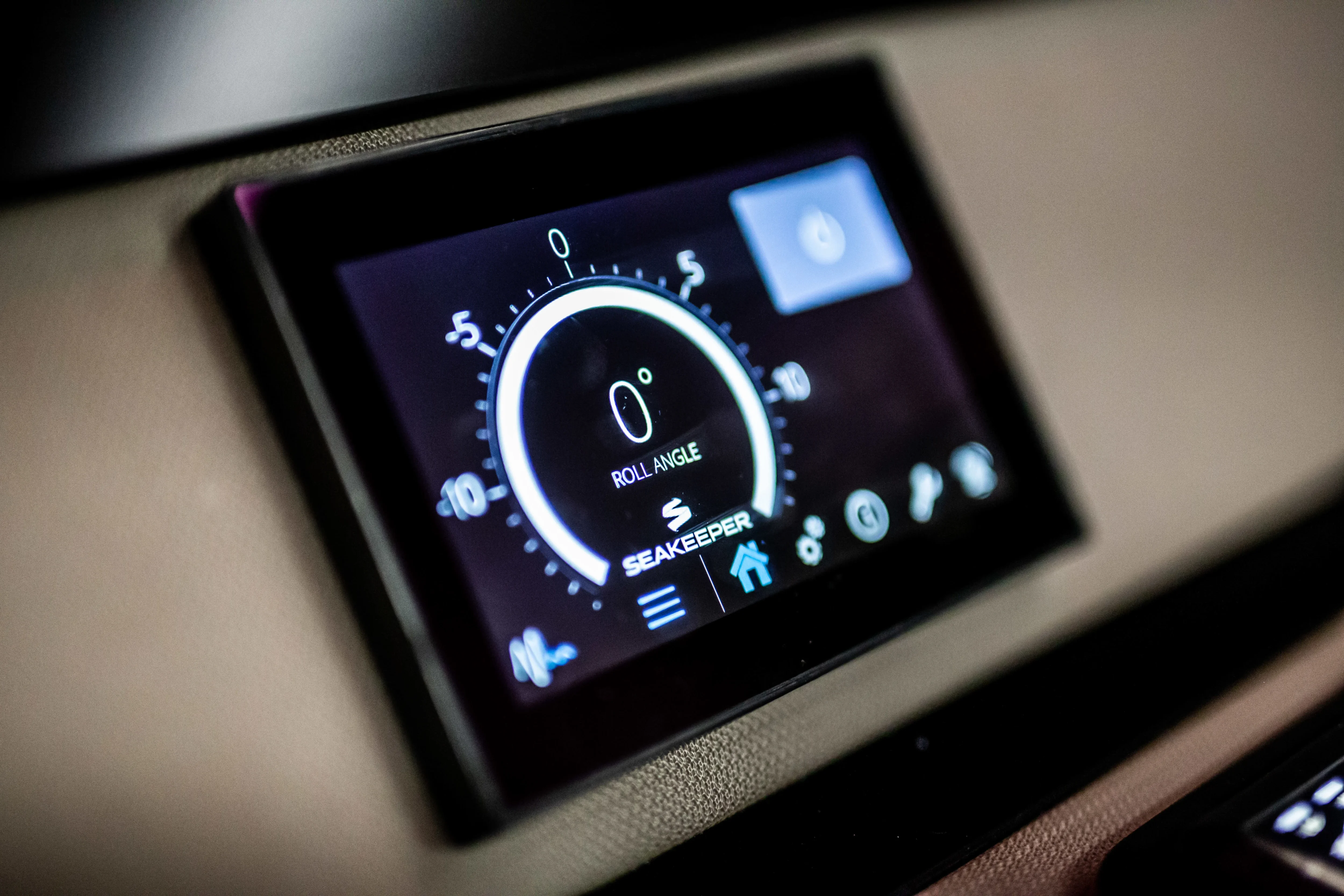 2026 Galeon
                                                             700 SKY Image Thumbnail #38