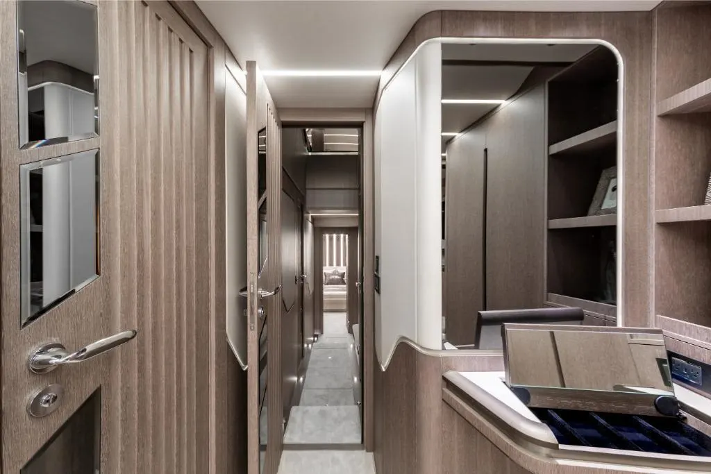 2023 Galeon
                                                             800 Fly Image Thumbnail #32
