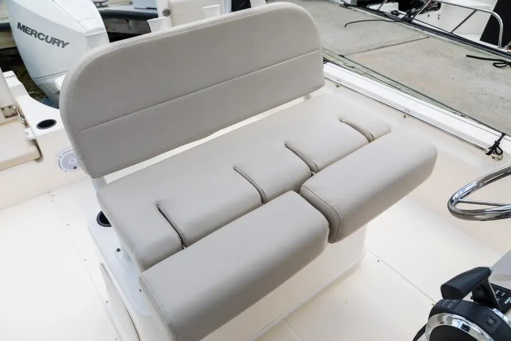 2025 Boston Whaler 210 Montauk Image Thumbnail #24