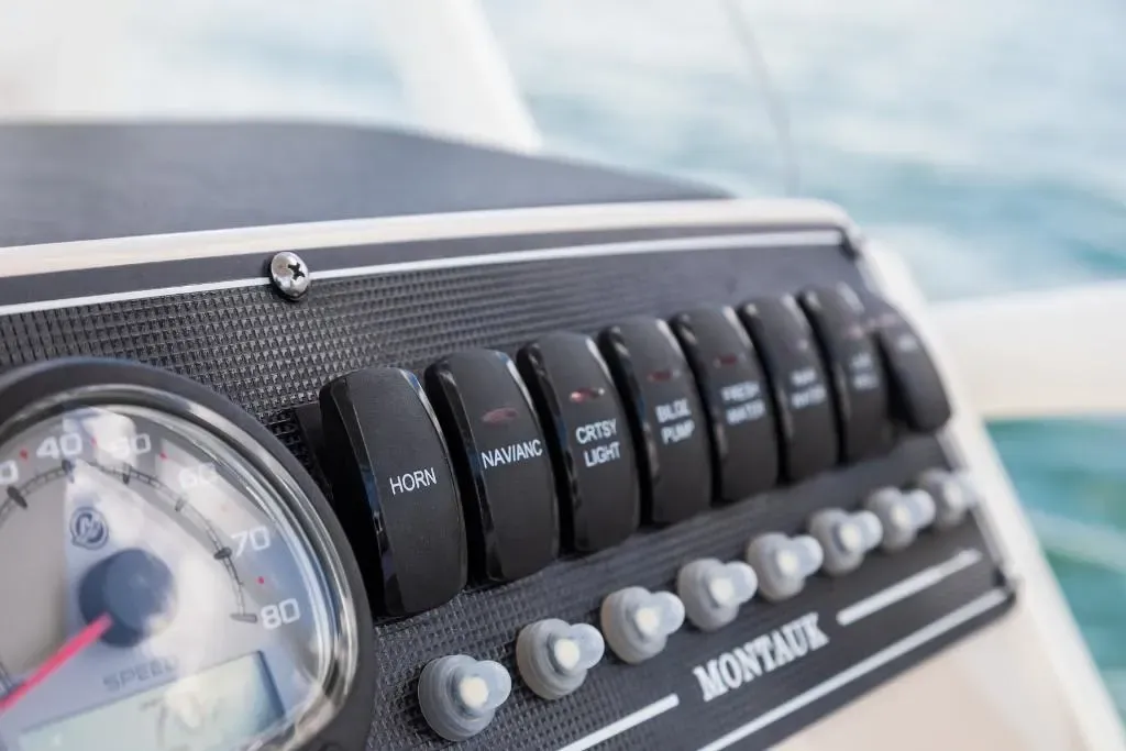 2025 Boston Whaler 210 Montauk Image Thumbnail #32