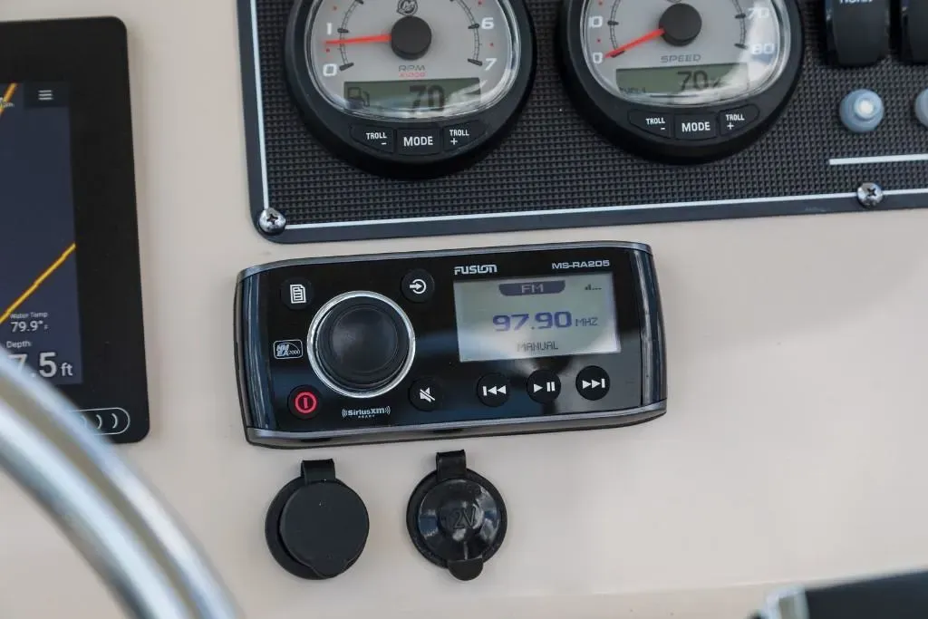 2025 Boston Whaler 210 Montauk Image Thumbnail #34