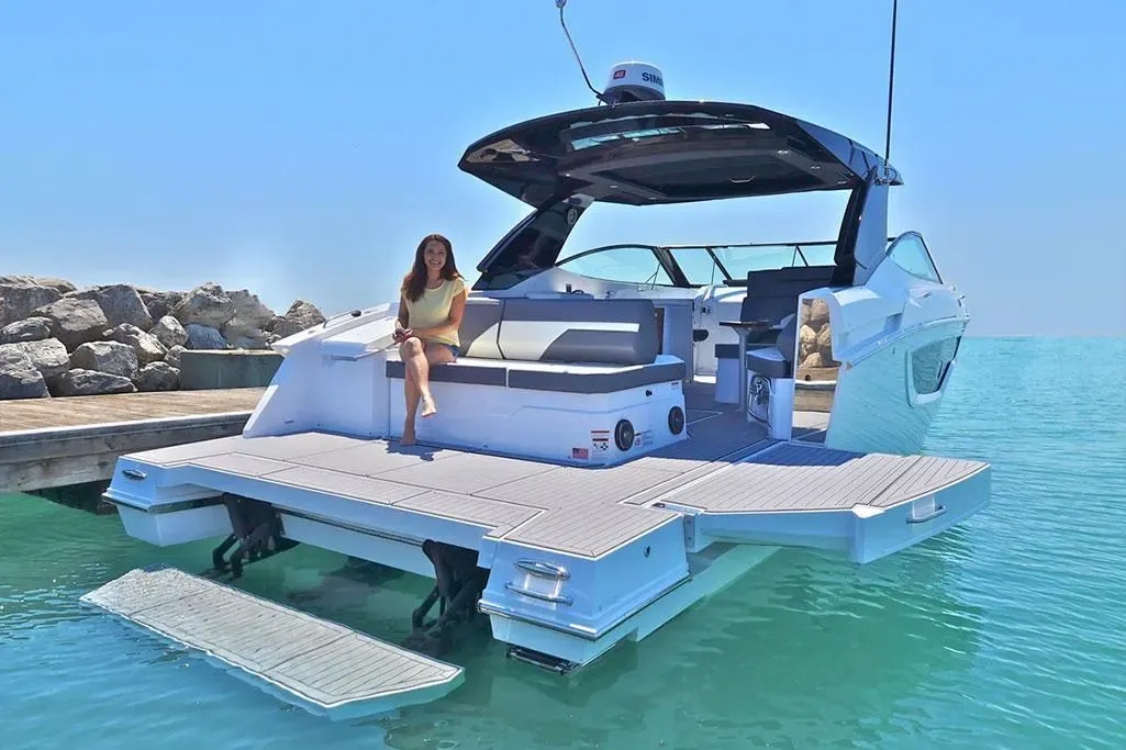 2026 Cruisers Yachts 38 GLS Image Thumbnail #2