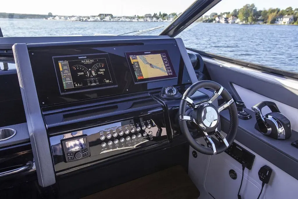 2026 Cruisers Yachts 38 GLS Image Thumbnail #8