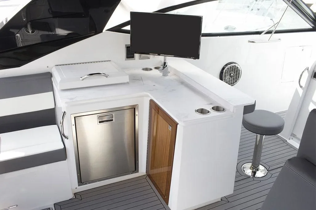 2026 Cruisers Yachts 38 GLS Image Thumbnail #9