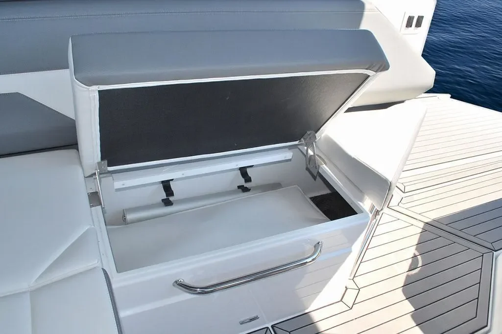 2026 Cruisers Yachts 38 GLS Image Thumbnail #11