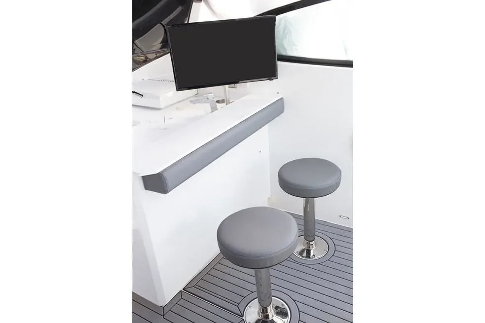 2026 Cruisers Yachts 38 GLS Image Thumbnail #10