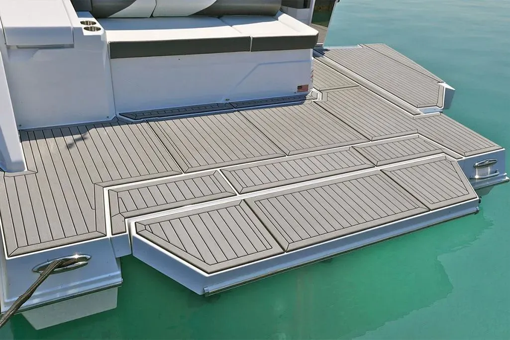 2026 Cruisers Yachts 38 GLS Image Thumbnail #3