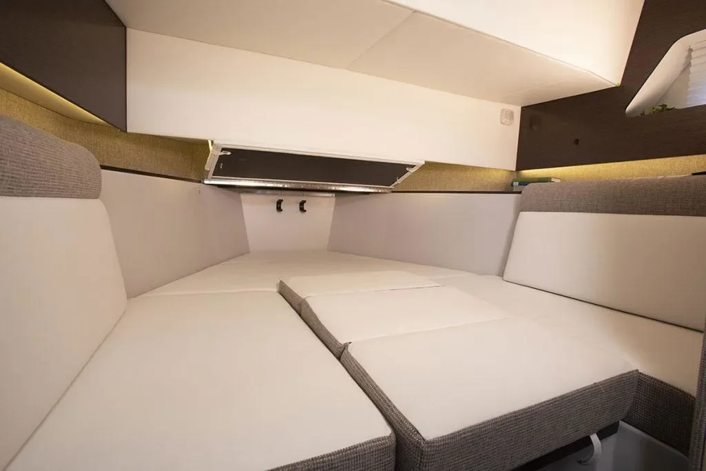 2026 Cruisers Yachts 38 GLS Image Thumbnail #13