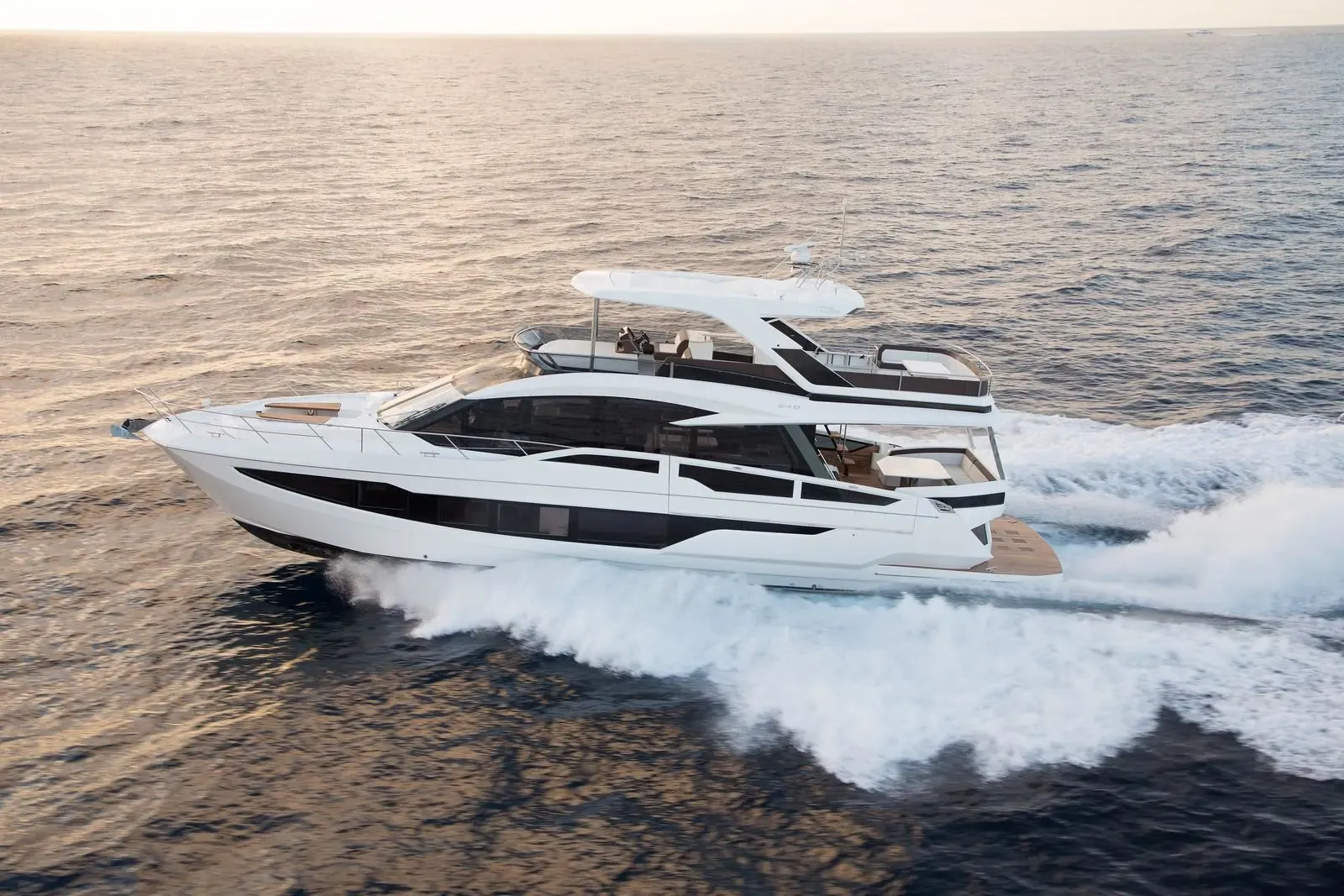 2026 Galeon 640 FLY Image Thumbnail #3