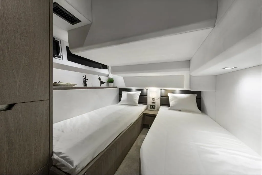 2023 Galeon
                                                             430 HTC Image Thumbnail #43