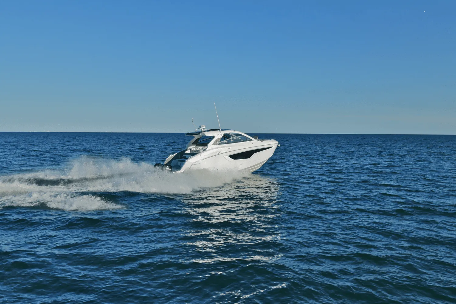 2026 Cruisers Yachts 42 GLS Outboard Image Thumbnail #18