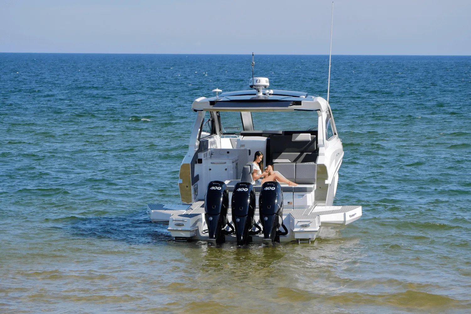 2026 Cruisers Yachts 42 GLS Outboard Image Thumbnail #17