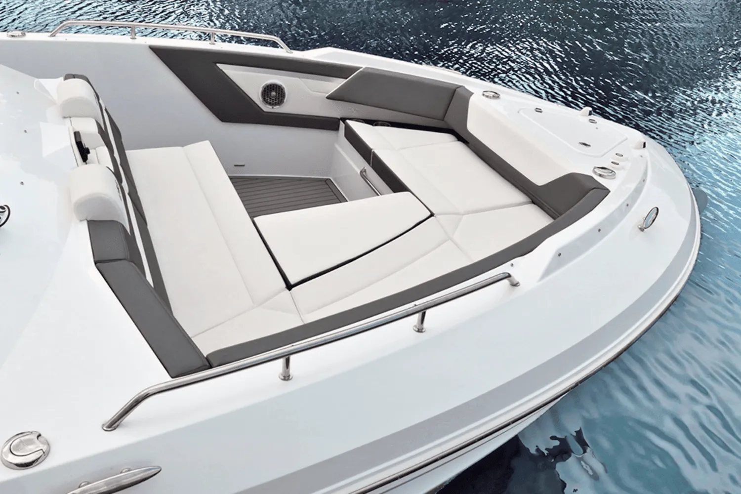 2026 Cruisers Yachts 42 GLS Outboard Image Thumbnail #13