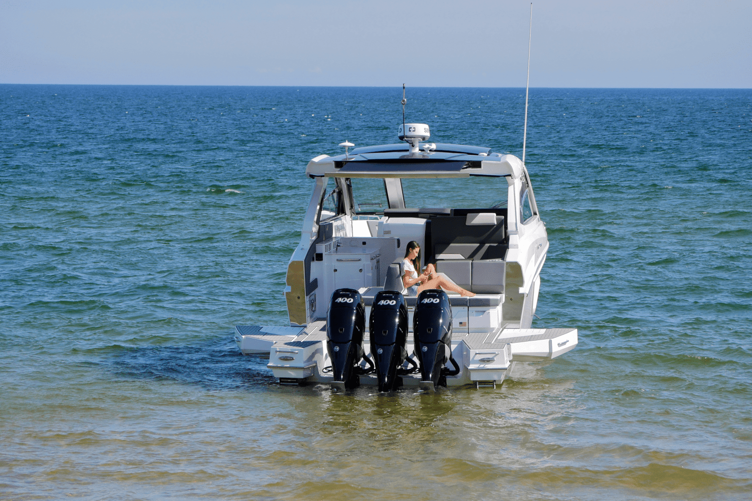 2026 Cruisers Yachts 42 GLS Outboard Image Thumbnail #17