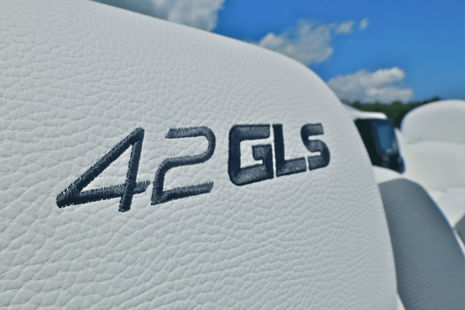 2026 Cruisers Yachts 42 GLS Outboard Image Thumbnail #11