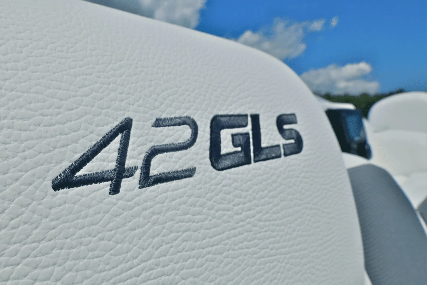 2026 Cruisers Yachts 42 GLS Outboard Image Thumbnail #11