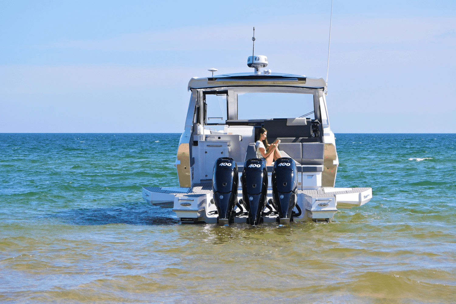 2026 Cruisers Yachts 42 GLS Outboard Image Thumbnail #15