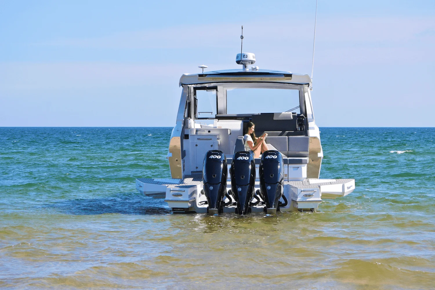 2026 Cruisers Yachts 42 GLS Outboard Image Thumbnail #15