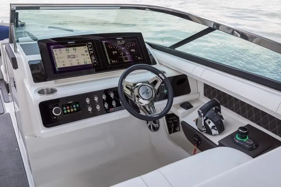 2025 Sea Ray SLX 310 Image Thumbnail #2
