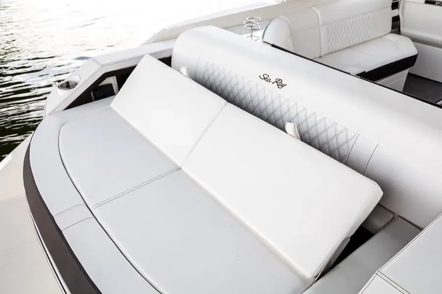 2025 Sea Ray SLX 310 Image Thumbnail #8