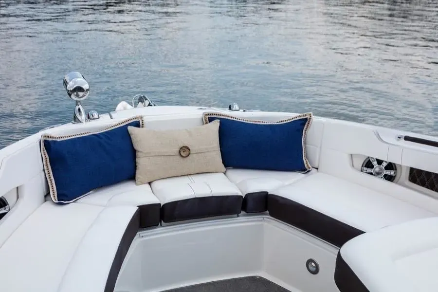2025 Sea Ray SLX 310 Image Thumbnail #9