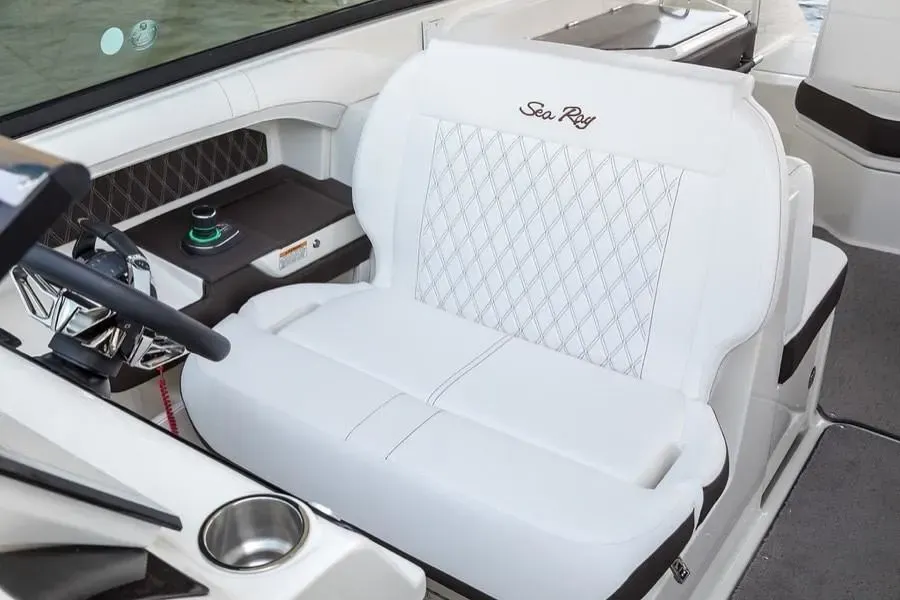 2026 Sea Ray SLX 310 Image Thumbnail #3